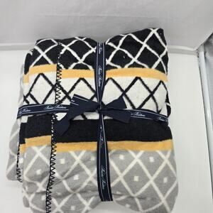 Brooks Brothers Luxurious Cotton Blend Throw Black Gray Geometric 55 X 73 NEW